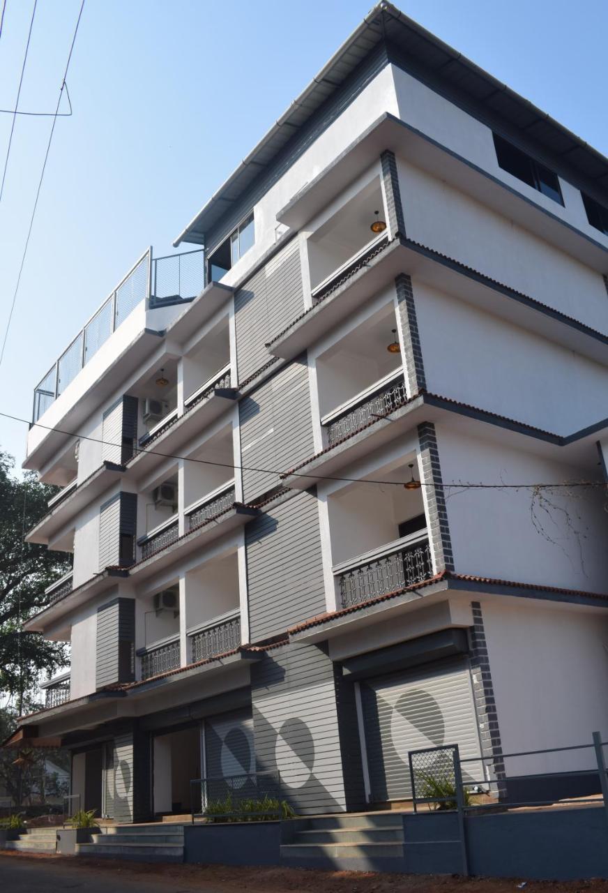 3 Stories Bed & Breakfast *